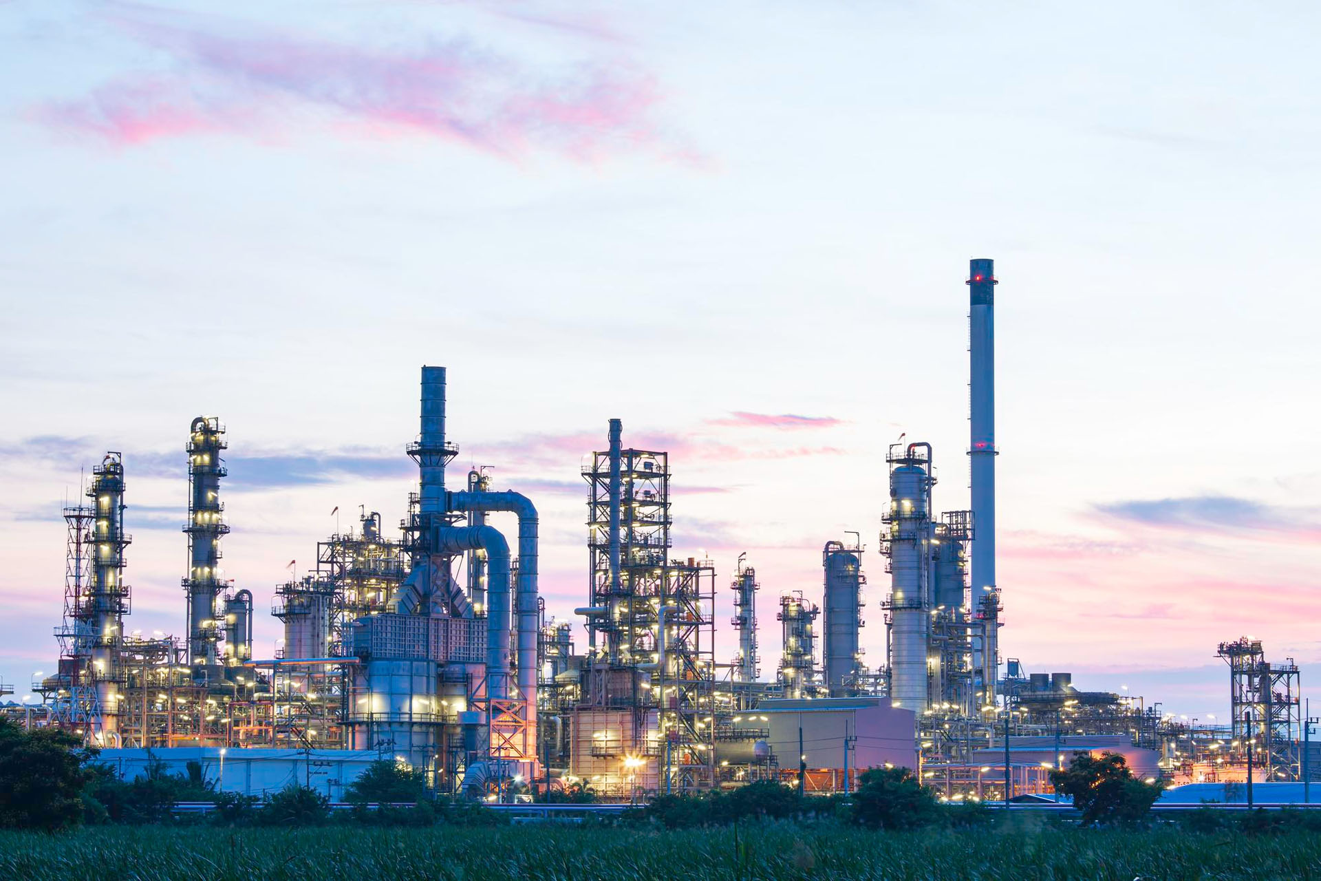 Oil refinery distillation column — petrochemistry NDT inspection